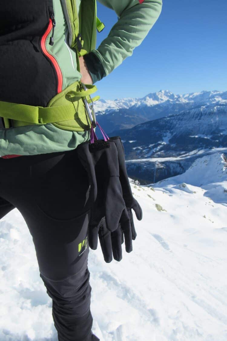Possibilité de fixer les sous-gants à un mousqueton