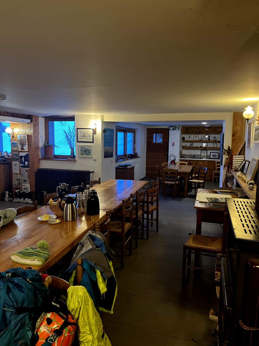 Jour #1 L'intérieur du refuge Le Logis des Fées : cosy et chaleureux