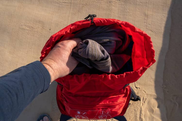 Ouverture par le haut du sac à dos Millet Ubic 30L