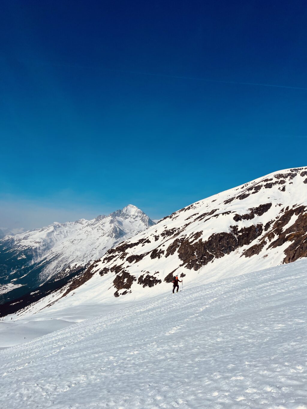 Longue montée vers le col du Vallonet