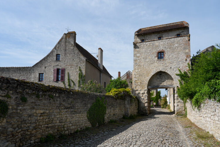 Charroux, porte orientale