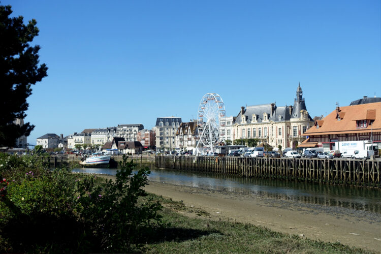 Trouville, séparé de Deauville par La Tourques Trouville, 11 jours sur les véloroutes en Normandie