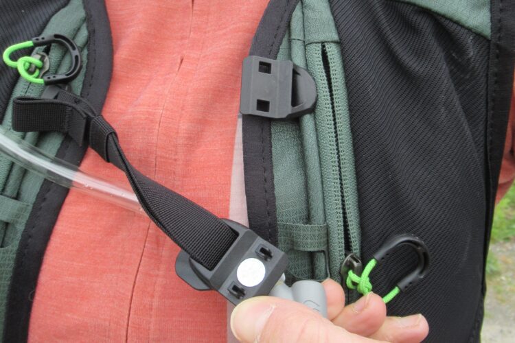 Clip magnétique de fixation des sangles de poitrine du sac Osprey