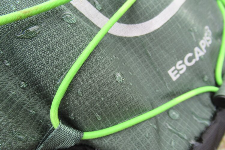 Déperlance du sac Osprey Escapist Velocity 3