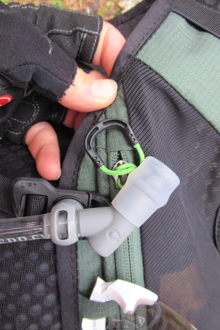 Gêne avec la pipette pour la tirette de la poche du sac Osprey