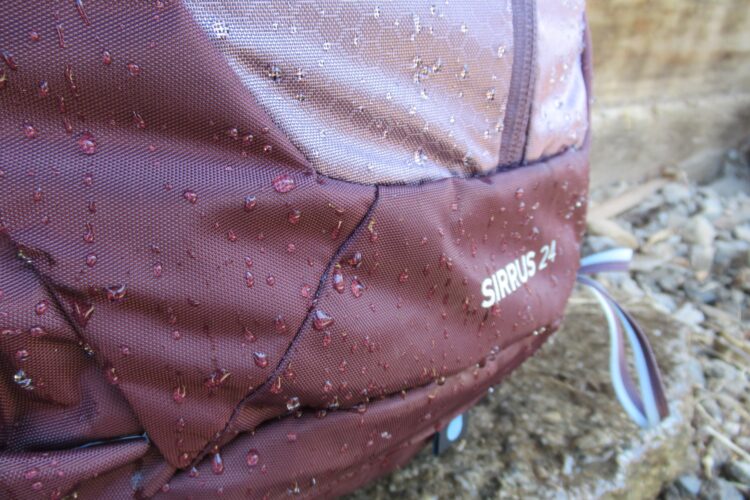 Déperlance de la base du sac à dos Osprey