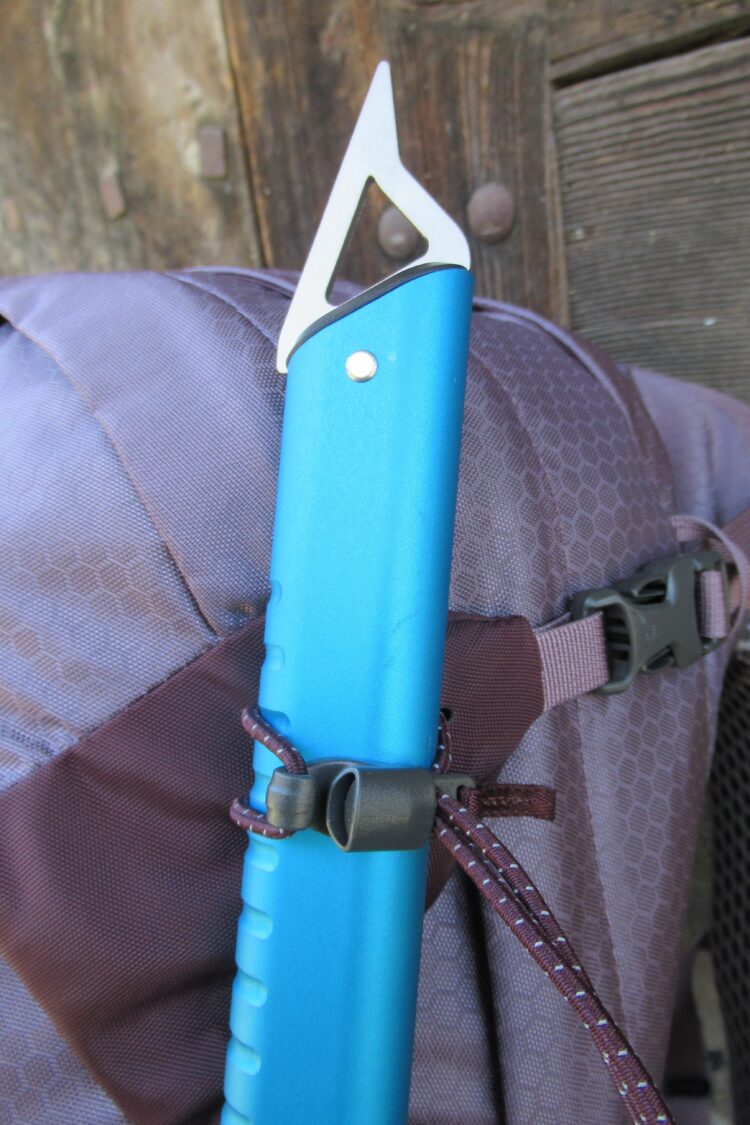 Cordon élastique pour fixer un piolet sur le Sirrus 24