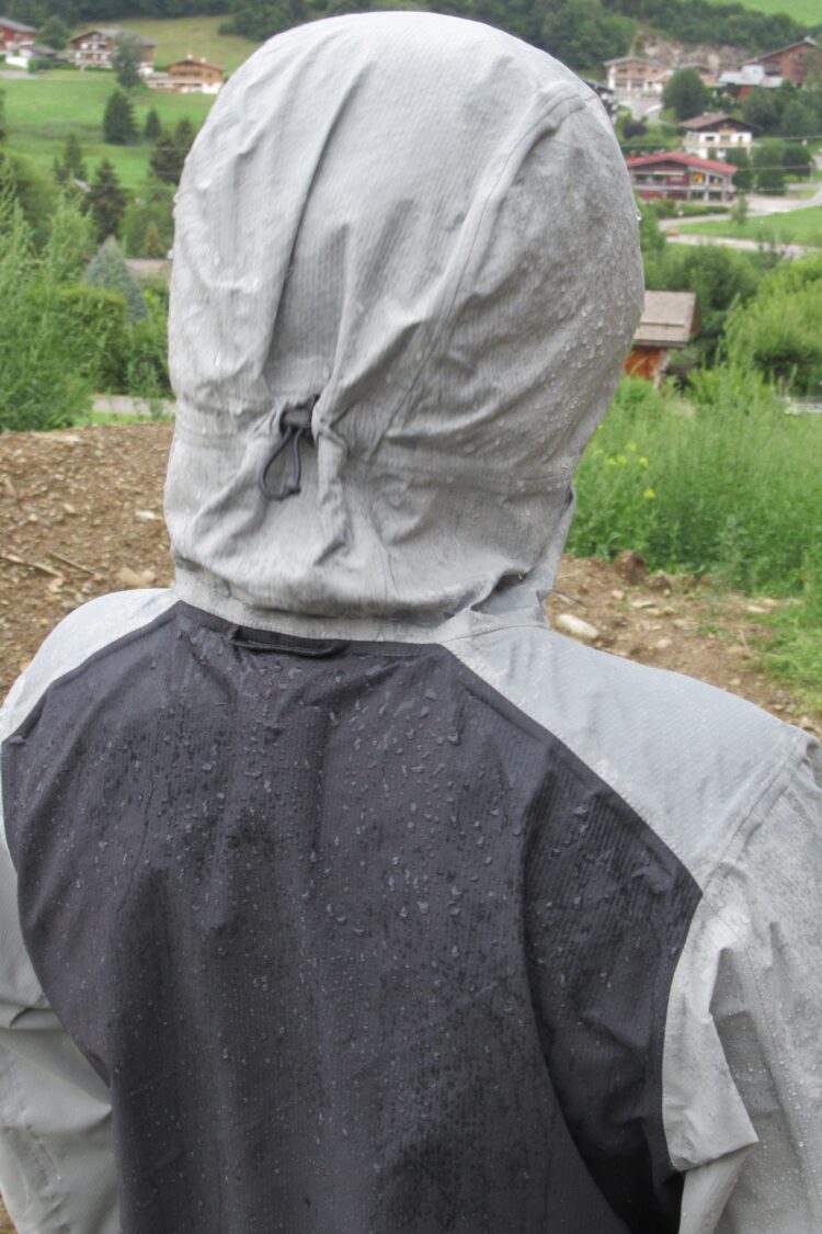 Imperméabilité de la veste Downpour Trail