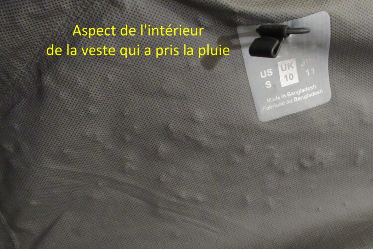 Aspect gondolé de l'intérieur de la veste après la pluie